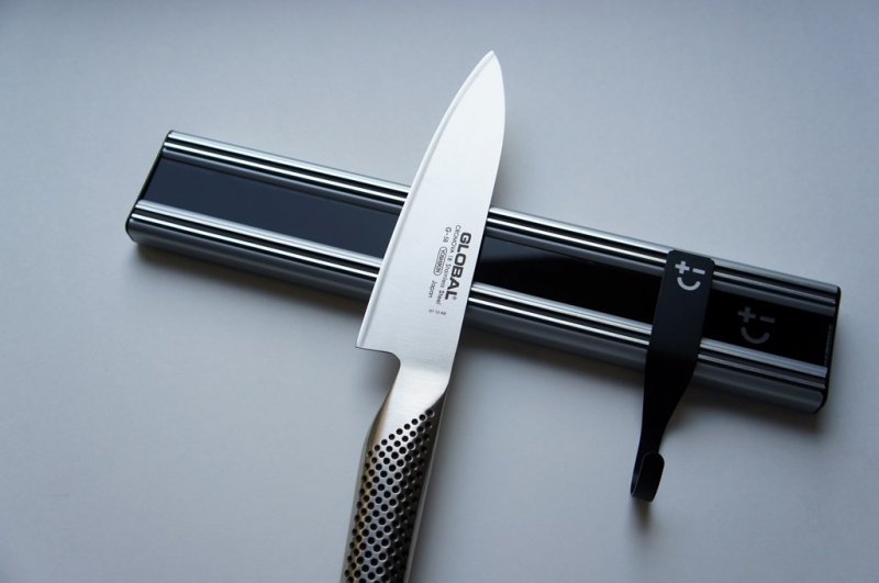 Lustrzana listwa magnetyczna czarna 300mm