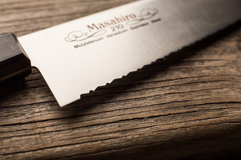 Nóż Masahiro BWH Chef Wave Edge 21 cm ząbkowany MBS-26