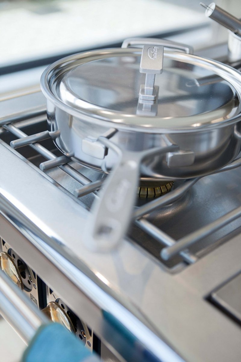 DEMEYERE INDUSTRY 5 Patelnia Głęboka 2H Z Pokrywką 24 Cm Industry 5