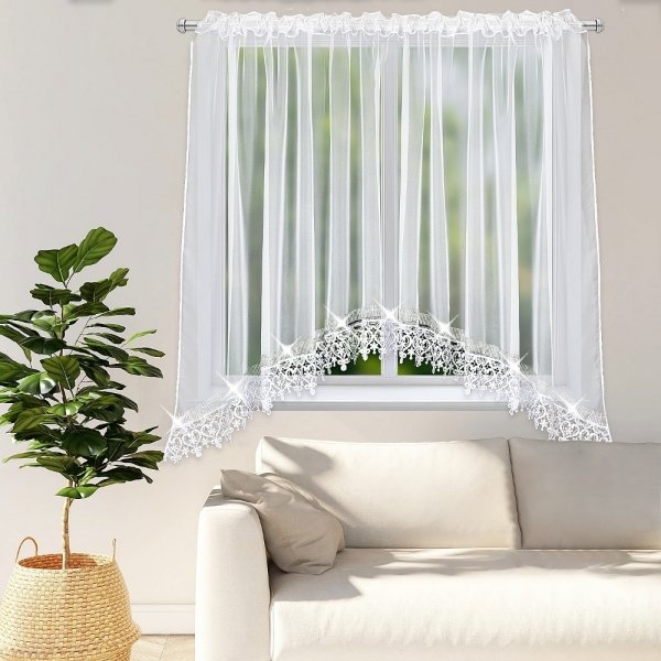 Firana gotowa z gipiura w eleganckim salonie