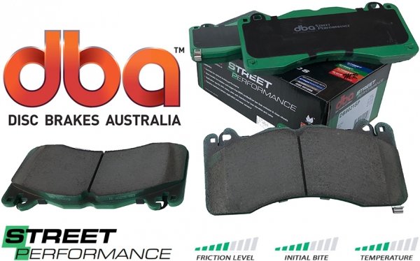 Przednie klocki STREET PERFORMANCE + tarcze hamulcowe DBA seria 4000 Ford Mustang 5,0 V8 2015-