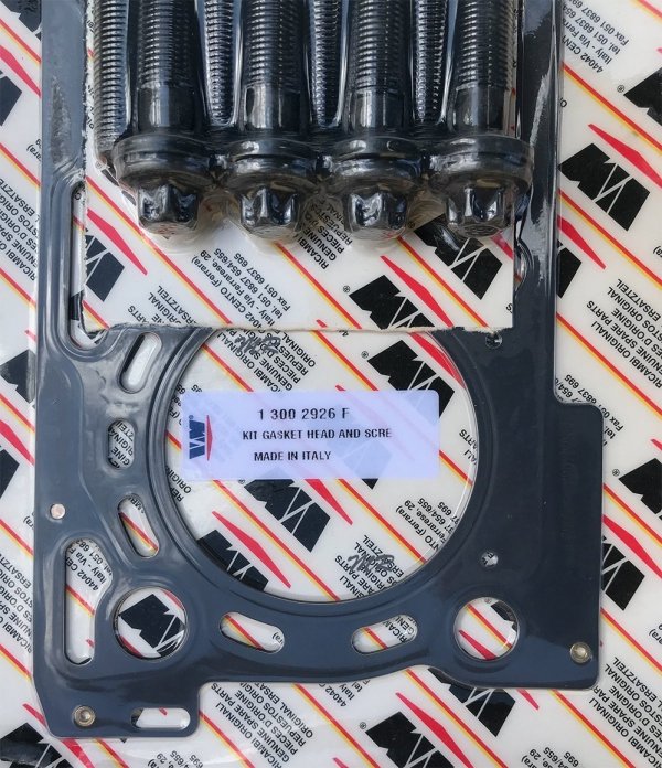Uszczelka głowicy cylindrów silnika [EXF] lewa 0,96mm + śruby RAM 1500 3,0 TD CRD 2014-2019