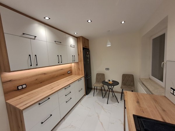 kuchnia-klasyczna-na zamówienie-biały-dąb-stylowa-praktyczna