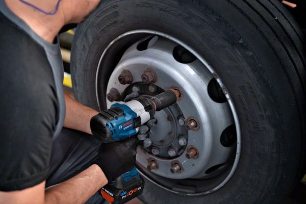 KLUCZ UDAROWY AKUMULATOROWY 3/4&#039;&#039; GDS 18V-1050H 2*8.0AH (1 SZT)