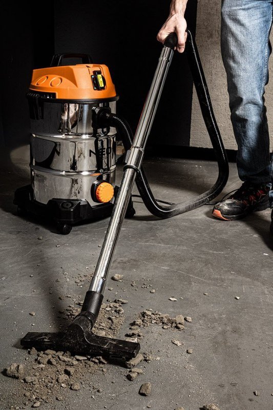 ODKURZACZ 1400W 30L (1 SZT)