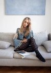 Harissa od Knittex – rajstopy z ażurowym wzorem, które łączą trwałość i styl. Bezmajtkowe, z wszytym bawełnianym klinem i płaskim szwem. Polska jakość i wyjątkowy design dla wymagających kobiet.