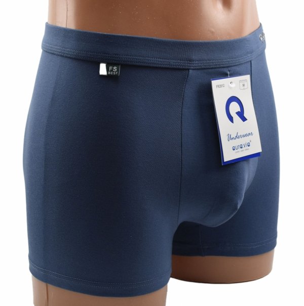 Jednokolorowe bokserki Auravia w niebieskim odcieniu wyróżniają się prostym, męskim stylem. Naturalna bawełna odprowadza wilgoć od skóry, a dodatkowy elastan sprawia, że bielizna zachowuje kształt nawet po wielu praniach.