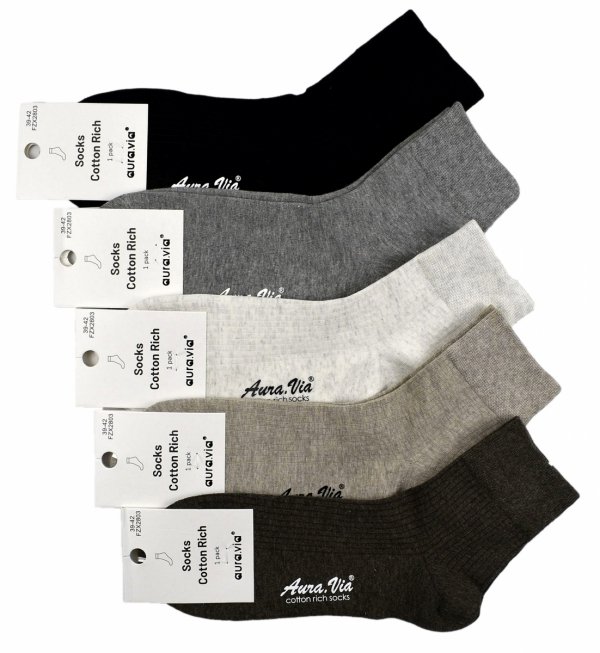 Prążkowane skarpetki męskie – elegancka klasyka i codzienny komfort w jednym. Wysoka jakość marki Auravia.