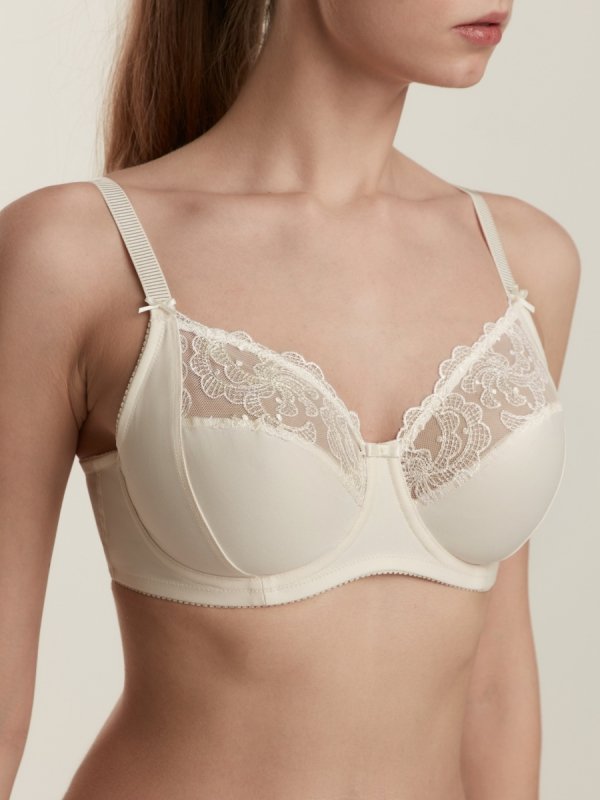 Biustonosz CONTE NATUREL z miękką miseczką i klasycznym haftem to elegancka bielizna z wysoką zawartością bawełny i lnu – idealna dla kobiet z krągłą sylwetką i pełniejszym biustem.