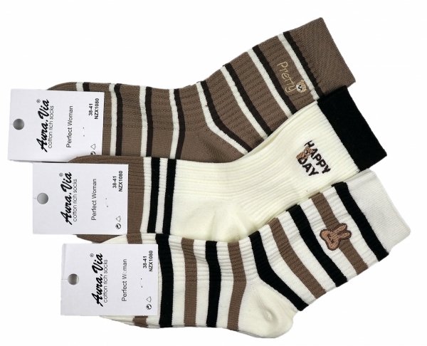 Odcienie beżu i kremu w połączeniu z motywami takimi jak "Happy Day" sprawiają, że te skarpetki są nie tylko wygodne, ale i stylowe. Idealne do codziennych stylizacji, skarpetki to doskonały wybór dla każdej kobiety ceniącej elegancję i komfort