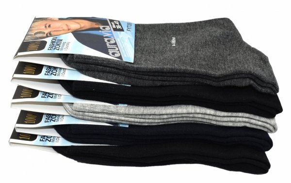 Skarpety młodzieżowe ze stonowanym designem idealnie nadają się do szkoły i spotkań ze znajomymi. Komfortowa bawełna i elastyczny materiał gwarantują wygodę.