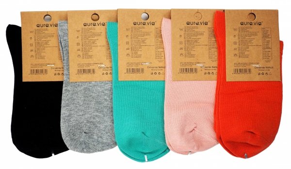 5 par młodzieżowych skarpet, które wyróżniają się modnym designem oraz wygodą. Każda para skarpet ma naszywkę z uroczym misiem i napisem &quot;MOFASHION&quot;, co dodaje im unikalnego charakteru.W zestawie dostępne są różne kolory,.