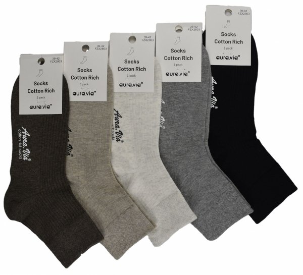 Skarpetki Auravia – klasyczne kolory, prążkowana faktura i bawełniana miękkość, którą doceni każda stopa.