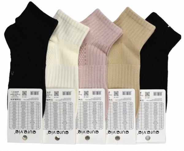 Bawełniane skarpetki Aura.Via z antybakteryjnym włóknem to must-have każdej kobiety. Wygodne, miękkie i stylowe, z dodatkowym ściągaczem stabilizującym stopę.