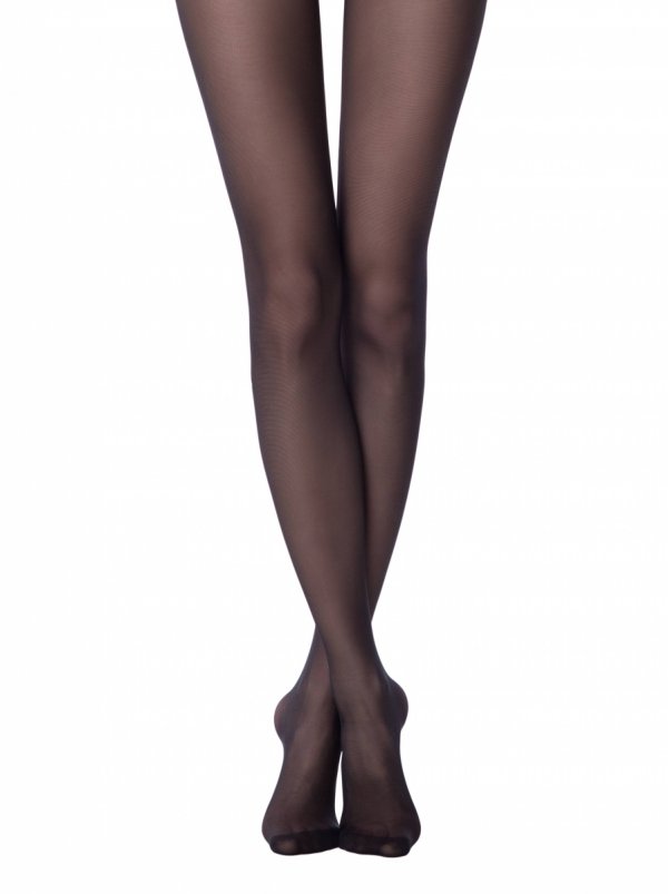 Rajstopy z mikrokapsułkami witaminy E pielęgnują skórę nóg, zapewniając miękkość i gładkość przy każdym kroku.