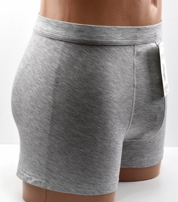 Szare bambusowe bokserki męskie Aura.Via wyróżniają się miękkością, przewiewnością i trwałością.