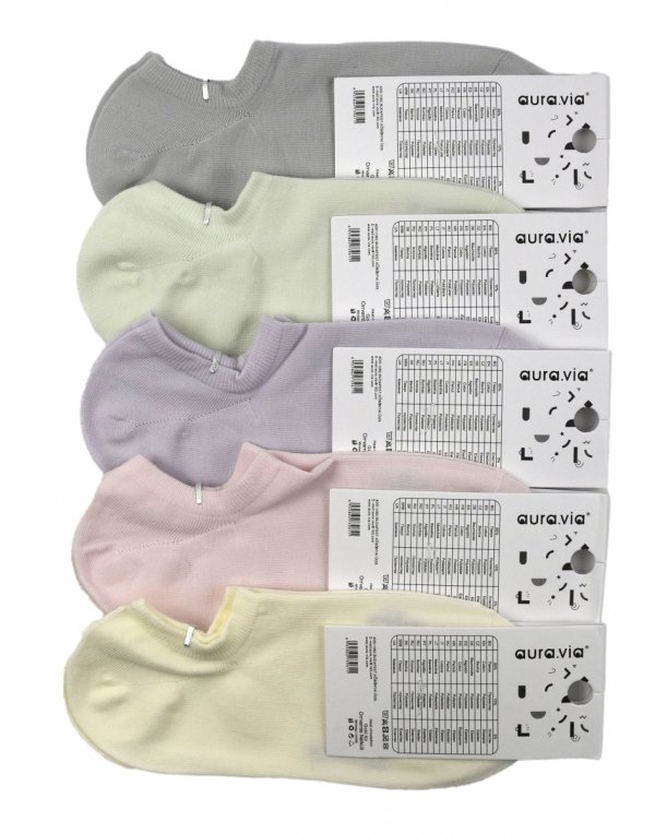 Pastelowe stopki z kotami łączą uroczy design z codzienną funkcjonalnością. Oddychający materiał, krótki fason i trwałe wykonanie sprawiają, że skarpetki świetnie sprawdzają się na co dzień.