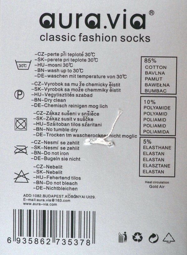 Każda para została wykonana z wysokiej jakości materiałów, w tym z 85% bawełny, co zapewnia miękkość i komfort noszenia przez cały dzień. Dodatek 10% poliamidu i 5% elastanu gwarantuje elastyczność i doskonałe dopasowanie do stopy dziecka, a jednocześnie 