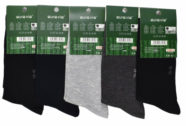 Postaw na klasykę: męskie skarpety bambusowe Aura.Via o tradycyjnej długości. Miękka dzianina, płaskie szwy i subtelny znaczek pod ściągaczem tworzą zestaw 5 par, który świetnie pasuje do garnituru i obuwia wizytowego.