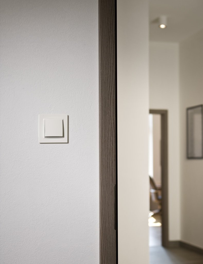 Simon 10 Łącznik schodowy z podświetleniem LED 10AX kremowy CW6L.01/41