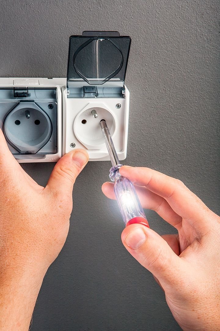 Próbnik instalacji elektrycznej 220-250V 140 mm 39D055