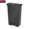 Kosz Slim Jim® Step-On 50L Resin Containers black