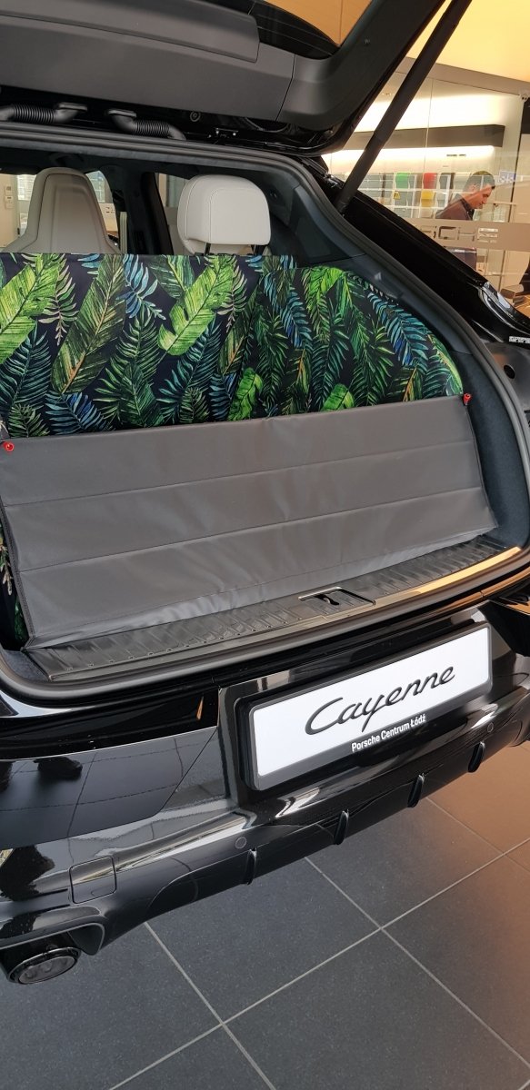 Mata samochodowa dla Psa do bagażnika - W Palmowym Klimacie (realizacja  - Porsche Cayenne GTS Coupe) 