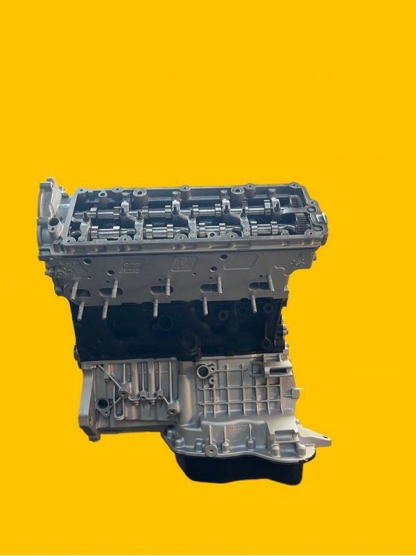 Silnik Audi 4.2 TDI – widok boczny lewy, blok silnika z miską olejową.