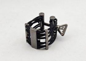 Ligaturka do klarnetu B/A SCV Ligatures M-Touch Black Nickel