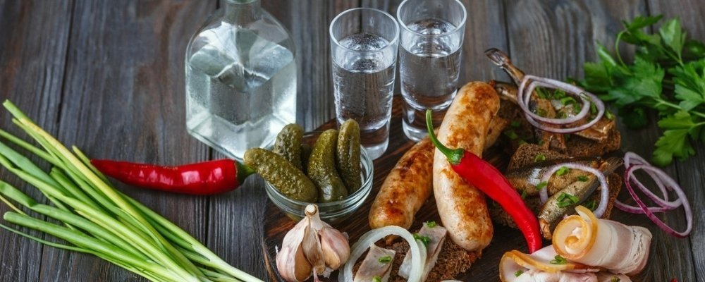 Jak podawać wódkę? Zobacz, czy wiesz, do czego ją serwować! Jak podawać wódkę? Zobacz, czy wiesz, do czego ją serwować!