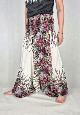 Szarawary damskie Lotus Breeze – biel i kwieciste wzory
