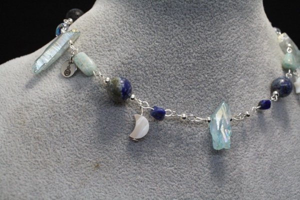 Gender Friendly crystal choker