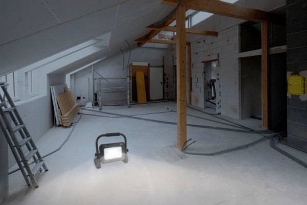 Przenośne światło przemysłowe Ansmann FL50W-R 50 W 4500 lm światło dzienne