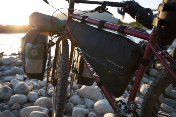 Blackburn Outpost Frame Bag torba pod ramę (czarna) - L