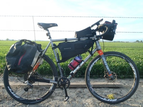 Blackburn Outpost Top Tube wodoodporna torba na ramę rowerową - 1l