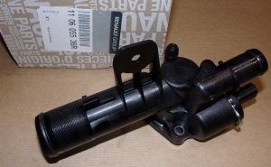 Boîtier de thermostat Renault Megane II 1.5D 03|}, 110605536R,