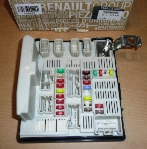 Original  Boîte à fusibles Renault Kangoo II , 8201044235