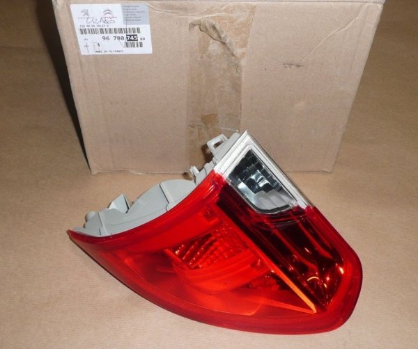 Original Feu arrière droit pour Peugeot 2008 13-18 , 9678074580