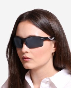 Czarne sportowe okulary przeciwsłoneczne