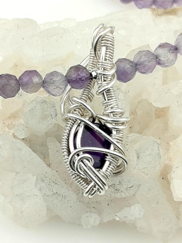 Zdjęcie wisiorka od spodu