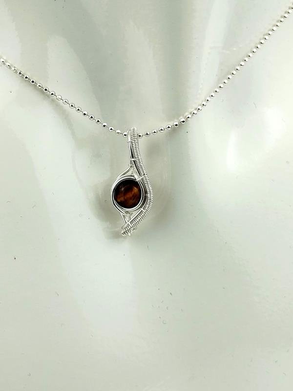 Wisiorek ze srebra Ag999 z tygrysim okiem dla naukowca, policjanta, księgowego