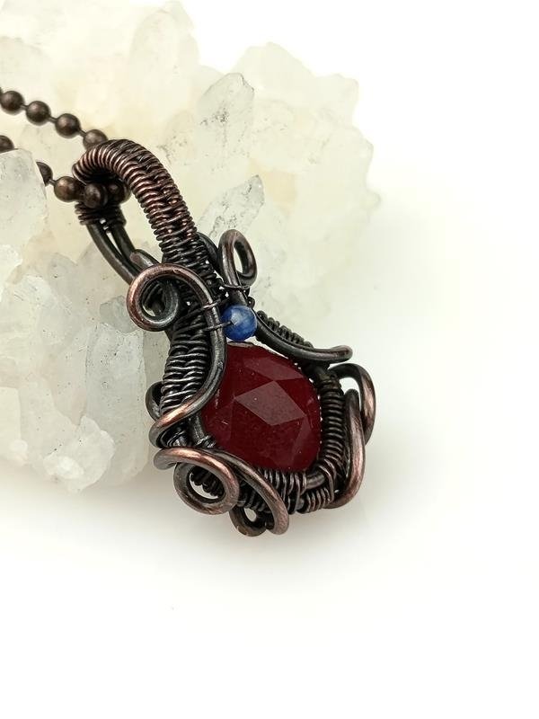 Jadeit - wisiorek miedziany dla znaku Barana, Raka, Wagi i Ryb