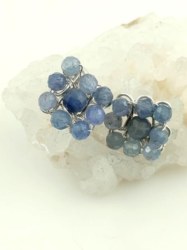 Tanzanit - kolczyki srebro Ag999, wymiary 1.4x1.4 cm, waga 2.4 grama, sztyfty, znak Bliźniąt, Wagi, Strzelca