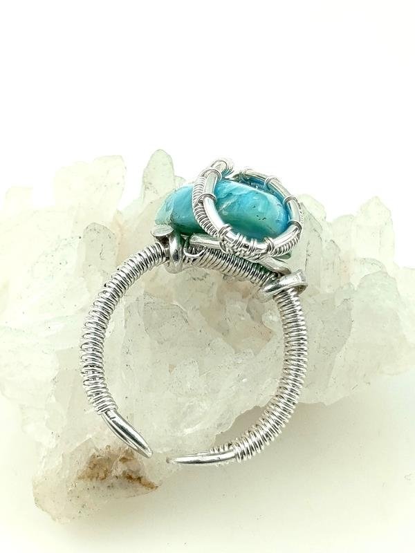 Srebrny pierścionek z larimarem dla znaku Lwa, Ryb i Wodnika