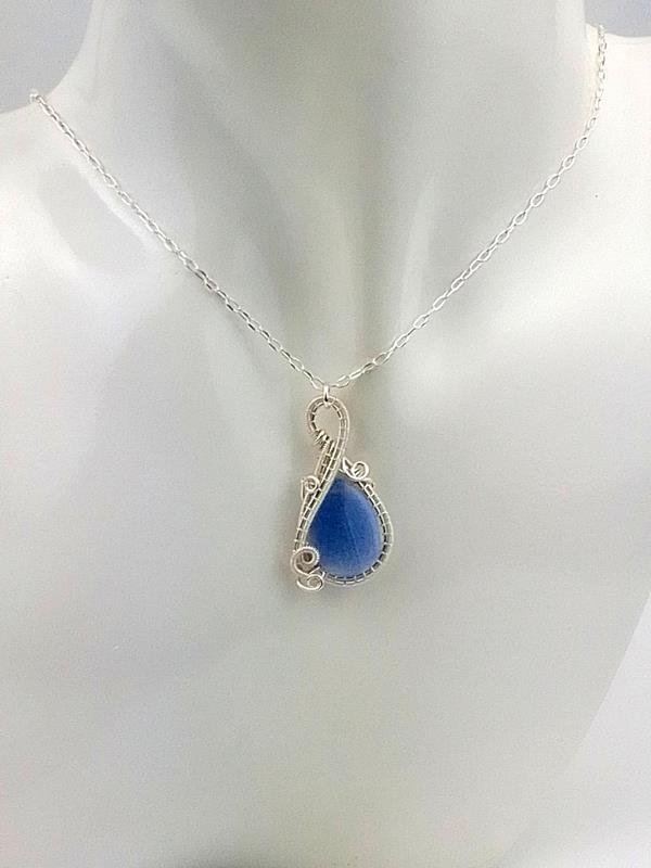 Niebieski agat - wisiorek 3.5x1.9 cm srebro Ag999, łańcuszek 45 + 3 cm srebro Ag925, rękodzieło