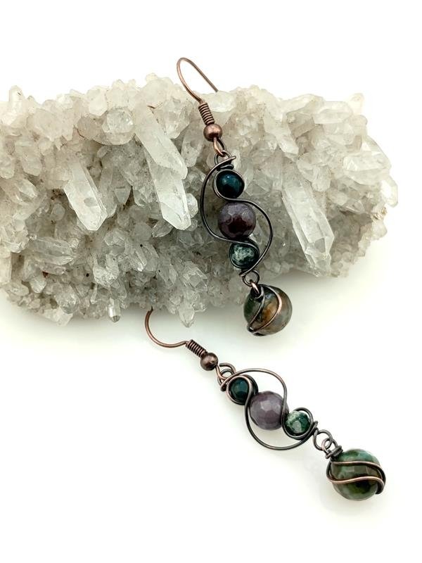 Kolczyki miedziane z agatem indyjskim – kamieniem stabilności, trwałości, uziemienia