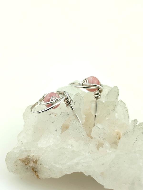 Kolczyki ze srebra z kulkami rodochrozytu dla numerologicznej 2, 4 i 6