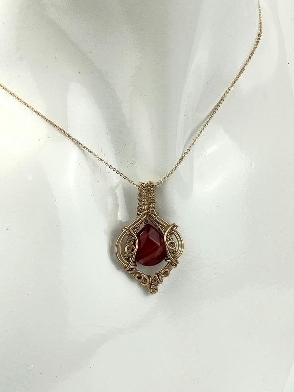 Damski wisiorek mosiężny (3.5x2.1 cm) z łezką agatu, łańcuszek mosiężny 44.5 cm plus 4.5 cm, waga 3 gramy