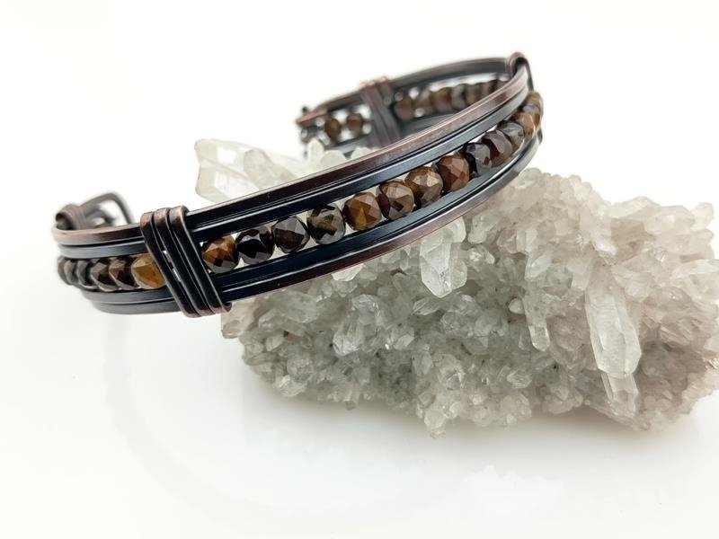 Męska bransoleta miedziana z kostkami tygrysiego oka, obwód 21 cm, regulowany, waga 28 gram, rękodzieło