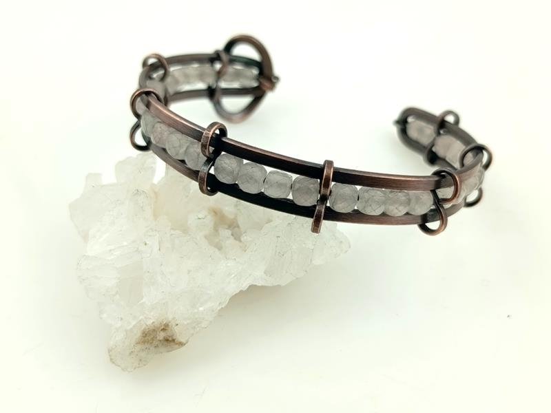 Męska bransoleta miedziana z kostkami kwarcu różowego dla znaku Byka i Wagi